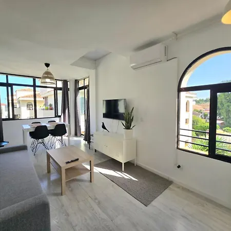 Alamos A 50 Metros De La Playa * Торремолинос